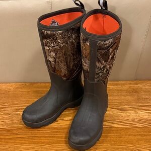 Women’s Camo Muck Boots - 7